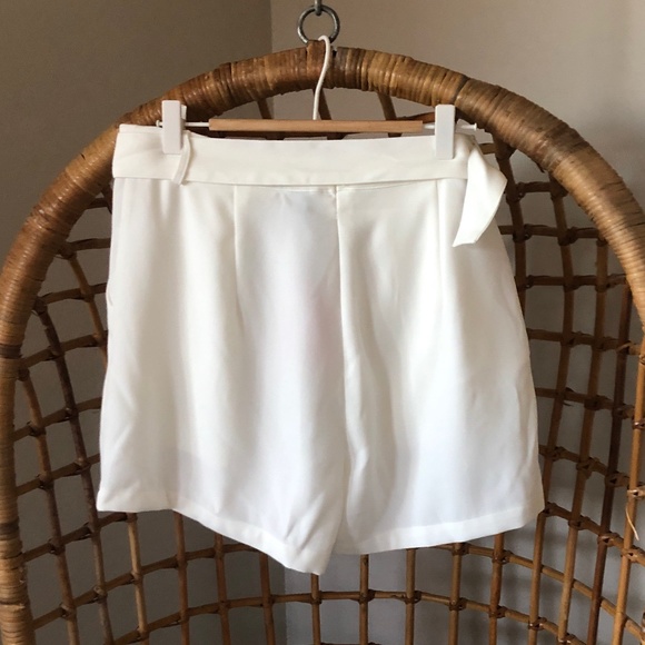 Cider pleated shorts with belt - Picture 2 of 5